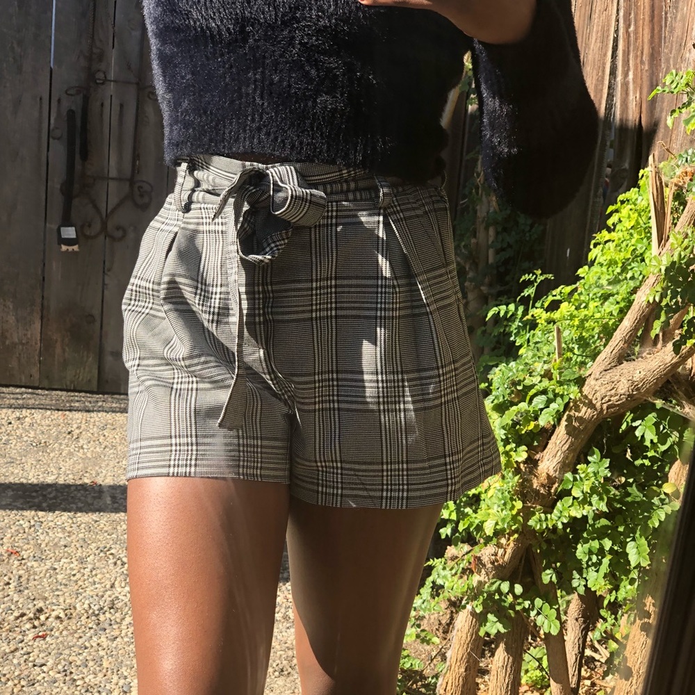 Brand new Forever 21 black and white shorts❗️